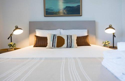 Charlotte Park Casa | Ten Minutes to Broadway Unwind in Style