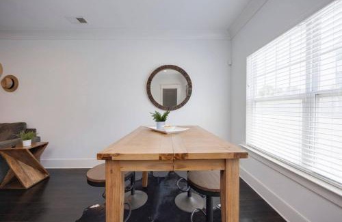 Charlotte Park Casa | Ten Minutes to Broadway Unwind in Style