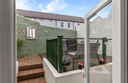 Tenby Casa | Tenby Cwtch - Short Walk to Beach