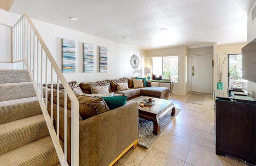 Palm Desert Apartamento | Tennis on El Paseo at Sandroc Permit# STR2023-0030