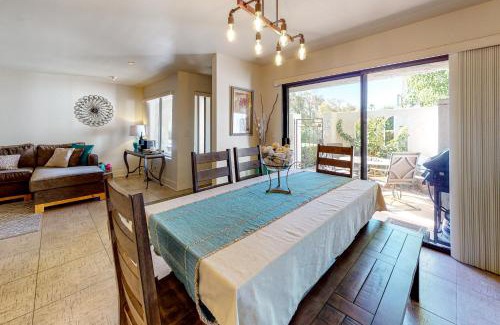 Palm Desert Apartamento | Tennis on El Paseo at Sandroc Permit# STR2023-0030