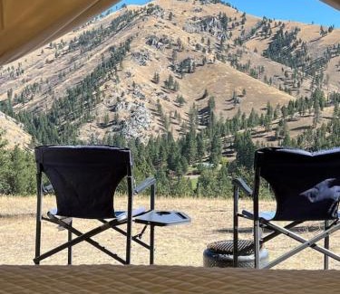 Conner Otro | Tent 2 Oxen-Le-Fields Montana