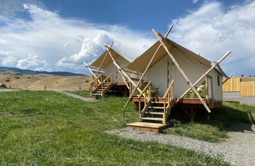 Emigrant Alquiler De RV | Tent #4 @ Tiny Town Campground- Boutique camping