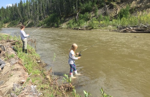 Sundre Alquiler De RV | Tent and RV site on the James River at Stark Ranch Resort Site #1
