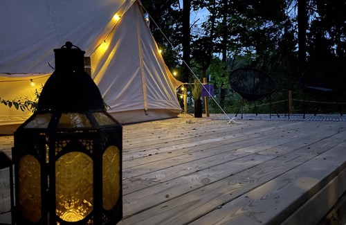 Mariefred Cabina | Tent Delhi, a b&b in a Luxury Glamping Style