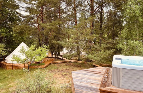 Mariefred Cabina | Tent Delhi, a b&b in a Luxury Glamping Style