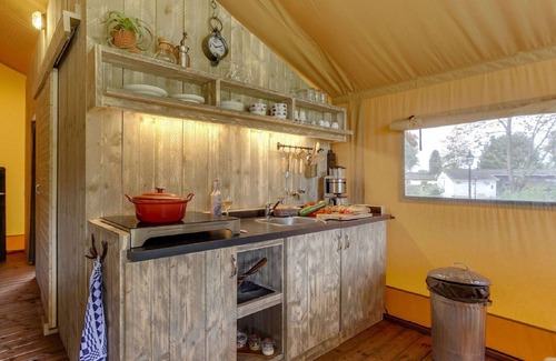 Uden Alquiler De RV | Tent Lodge With Sanitary Facilities at the Bedafse Bergen - Campsite