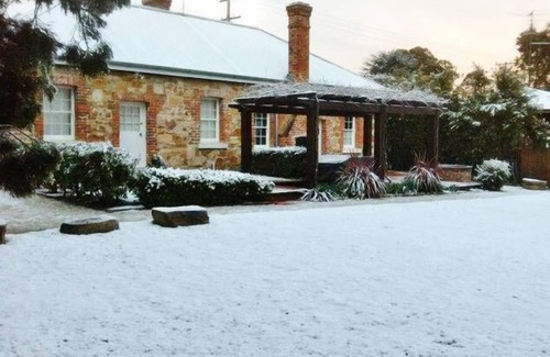 Tenterfield Cabaña | "White Rose Cottage" de Tenterfield Accommodation