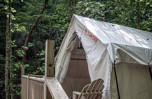 Gatlinburg - Pigeon Forge Alquiler De RV | Tentrr Signature Site - Happy Hollow Hideaway Creekside