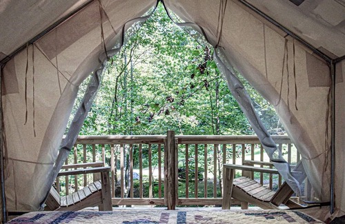 Gatlinburg - Pigeon Forge Alquiler De RV | Tentrr Signature Site - Happy Hollow Hideaway Creekside