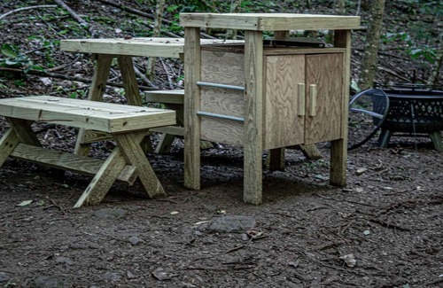 Gatlinburg - Pigeon Forge Alquiler De RV | Tentrr Signature Site - Happy Hollow Hideaway Creekside