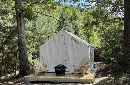 Livingston Alquiler De RV | Tentrr Signature Site - Jeb's Escape- The Camp at Dearsville