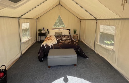 Silver Point Alquiler De RV | Tentrr Signature Site - Rooster at Defenders Retreat - Site A