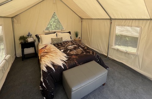 Silver Point Alquiler De RV | Tentrr Signature Site - Rooster at Defenders Retreat - Site A