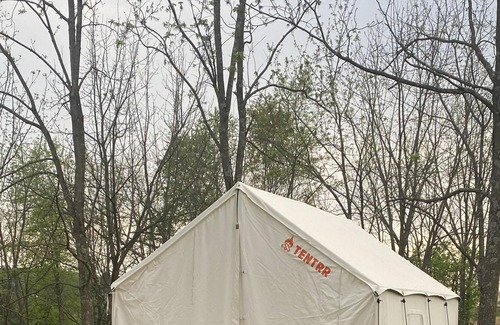 Bluff City Alquiler De RV | Tentrr Signature Site - Southern Belle "Hotel" at The Stickley Farm