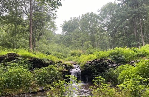 Mount Hope Alquiler De RV | Tentrr Signature Site - Lake Hills Farm - Stream Side Camping