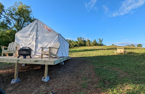 Taylorstown Alquiler De RV | Tentrr Signature Site - Regenerative Farm near Pittsburgh