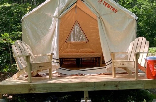 Gray Alquiler De RV | Tentrr Signature Site - Two Eagles Campsite