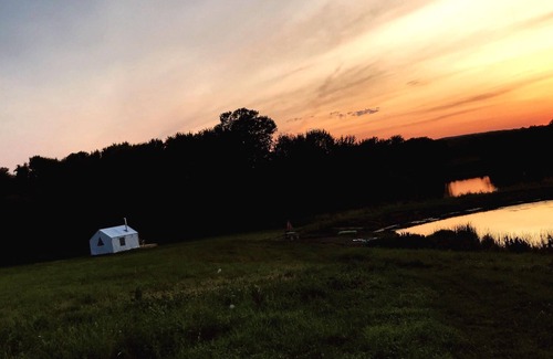 Town of Easton Alquiler De RV | Tentrr - Belle Vue Pond y River Haven