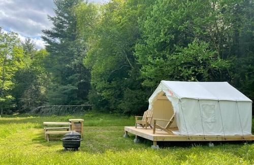 Randolph Alquiler De RV | Tentrr Signature Site - Howling Wolf Farmstay