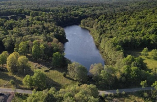 Kauneonga Lake Alquiler De RV | Tentrr Signature Site - R2 at the Tentrr Catskill Retreat - Lake Front - Double