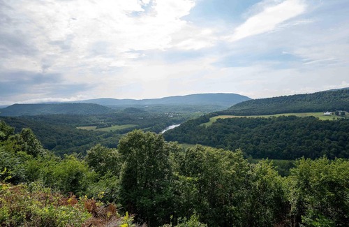 Berkeley Springs Alquiler De RV | Tentrr State Park Site - WV Cacapon State Park - Site H (2.7 miles past Cacapon