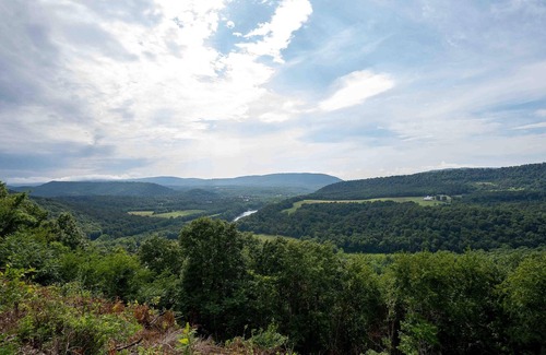 Berkeley Springs Alquiler De RV | Tentrr State Park Site - WV Cacapon State Park - Site E (2.2 miles past Cacapon