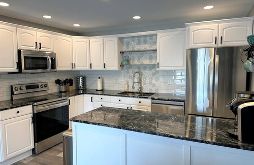 Oak Harbor Casa | Tequila Sunrise-Spacious Home on Lake Erie Near Port Clinton, Beaches, Game Room