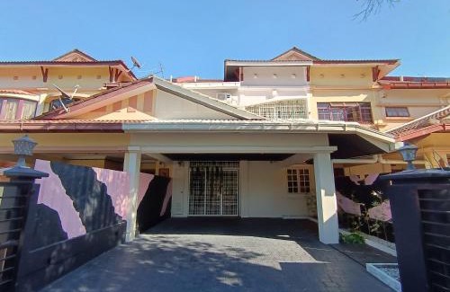 Shah Alam Apartamento | Tere Home 29 Subang by Manhattan Group
