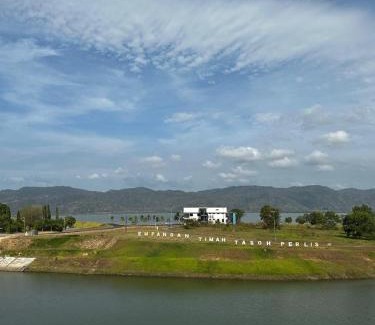 Kampung Padang Malau Complejo | Terinai Tasoh Lake View Resort and Cafe