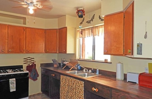 Study Butte-Terlingua Casa | New Terlingua Creek Porch House, convenientemente ubicado con vista a Terlingua Creek