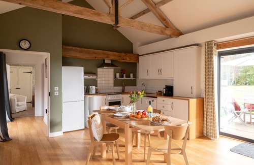 Fakenham Cabaña | Tern Cottage -2 bedroom cottage with luxury indoor heated pool close to the North Norfolk coast.coas