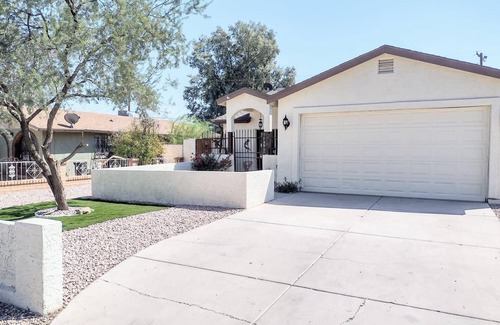 Maryvale Casa | TERRA NOVA Spacious 4-bedroom house in Phoenix AZ, 7 minutes from Downtown.