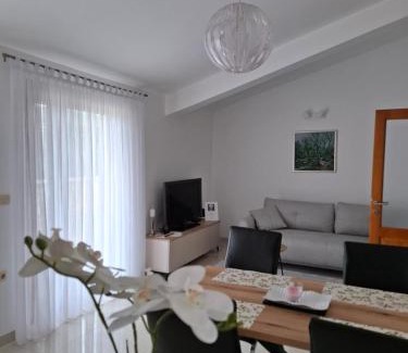 Siroki Brijeg Apartamento | Terrace Apartmani