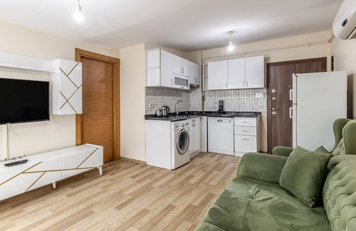 Mecidiyekoy Apartamento | Terrace Apartment Just 1 Min to Trump Towers