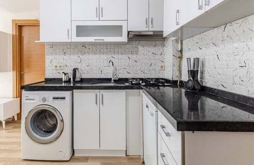 Mecidiyekoy Apartamento | Terrace Apartment Just 1 Min to Trump Towers