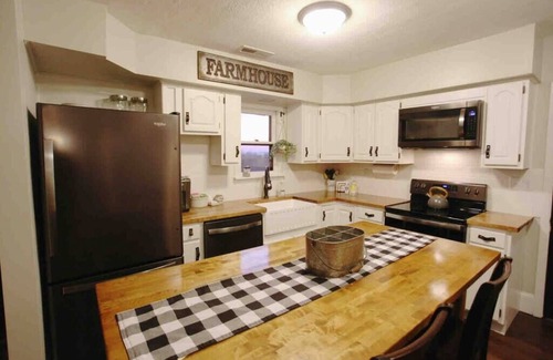 Chillicothe Casa | Terrace Farmhouse - Chillicothe, OH