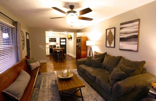 Chillicothe Casa | Terrace Farmhouse - Chillicothe, OH