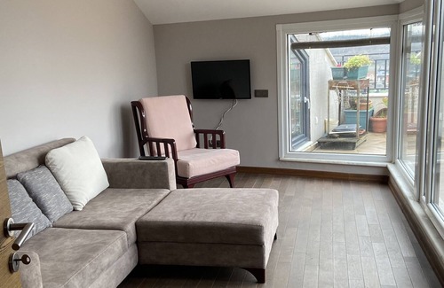 Kemerburgaz Apartamento | Terrace floor with excellent view- lovely neighborhood very close to the airport