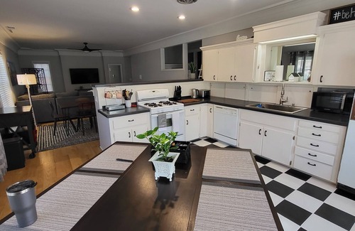 Murphys Apartamento | Terrace On Main Street