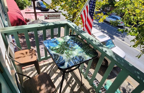 Murphys Apartamento | Terrace On Main Street