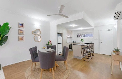Parramatta Park Apartamento | Terraces on Martyn A Breezy Tropical Pool Retreat