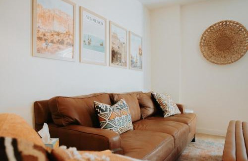South Broadway Apartamento | Terracotta Suite at ArnoTriplex! Hot Tub and Pet Friendly!