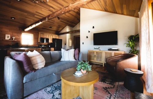 Rockbridge Cabina | Terrapin Hideaway's Honu Retreat 1 Bedroom Cabin, Hocking Hills Logan Laureville Rockbridge Sleeps 4