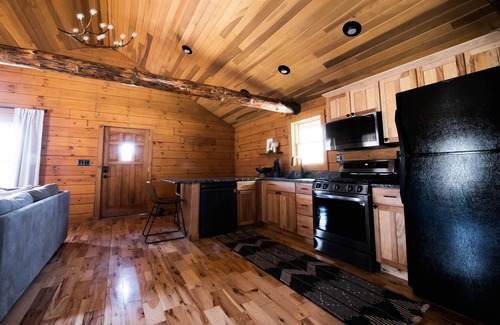 Rockbridge Cabina | Terrapin Hideaway's Honu Retreat 1 Bedroom Cabin, Hocking Hills Logan Laureville Rockbridge Sleeps 4