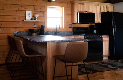 Rockbridge Cabina | Terrapin Hideaway's Honu Retreat 1 Bedroom Cabin, Hocking Hills Logan Laureville Rockbridge Sleeps 4