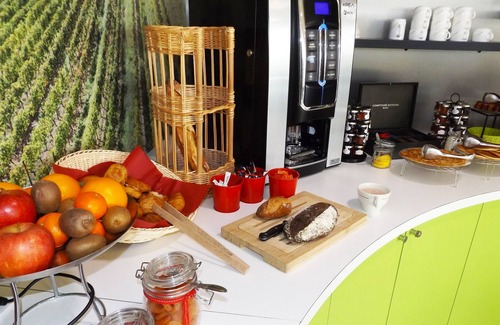 Bassins a Flot Condominio | Appart Charmant + Chic avec Terrasse et Cuisine Privée