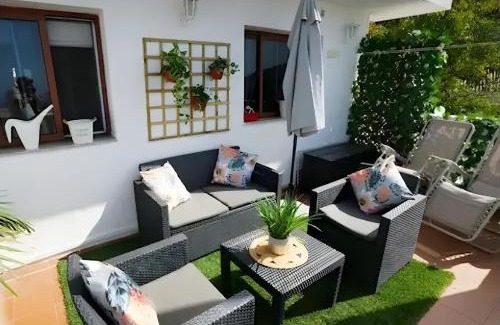 El Guincho Apartamento | Terraza, céntrico pueblo aparcamiento cerca