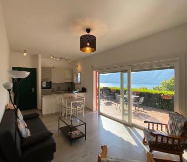 Brezzo di Bedero Apartamento | Terrazza sul lago