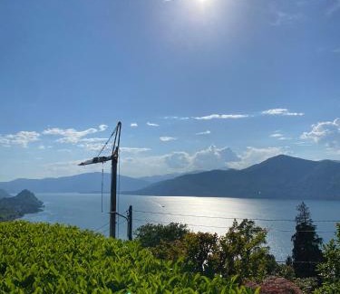 Brezzo di Bedero Apartamento | Terrazza sul lago
